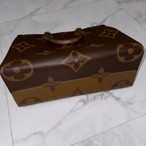 LV medium size leather tote bag - Picture 6 of 8